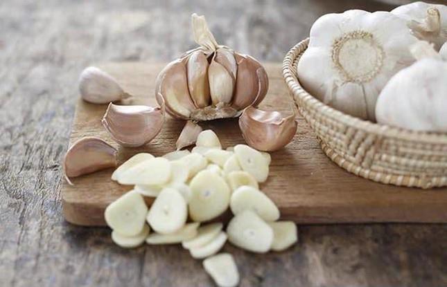 Những thực phẩm khi kết hợp với tỏi có thể biến thành chất độc