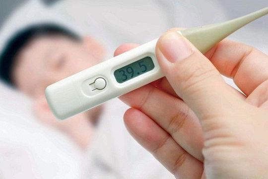 Hạ sốt cho trẻ F0 theo những cách này có thể khiến bệnh nặng thêm