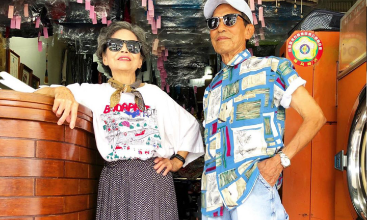 Phối lại quần áo cũ rồi chụp hình cho vui, cặp đôi U90 bỗng được hâm mộ rần rần