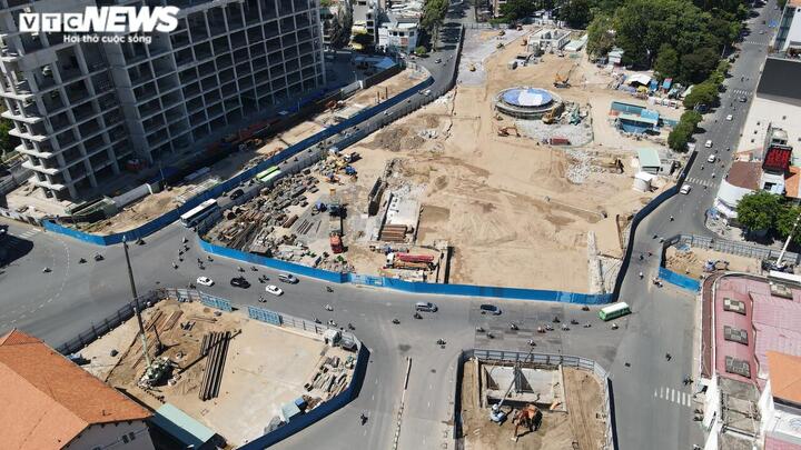 TP.HCM: Hàng rào tôn trên đường Lê Lợi sắp được tháo bỏ