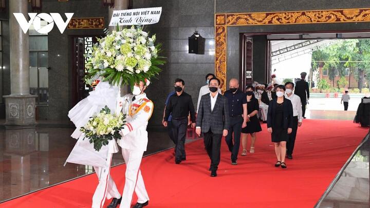 Lãnh đạo Đài Tiếng nói Việt Nam viếng PCT Thường trực UBND TP.HCM Lê Hòa Bình