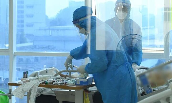 Đã đến lúc sống chung an toàn với COVID-19?