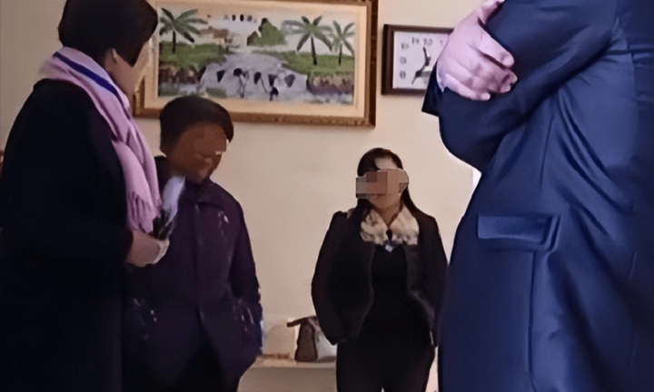 Bị chồng phát hiện mua đồ chơi tình dục, người vợ quyết ly hôn