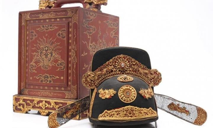 Mũ quan, áo cung đình Triều Nguyễn giá 35 tỷ đồng được tặng cho Thừa Thiên - Huế