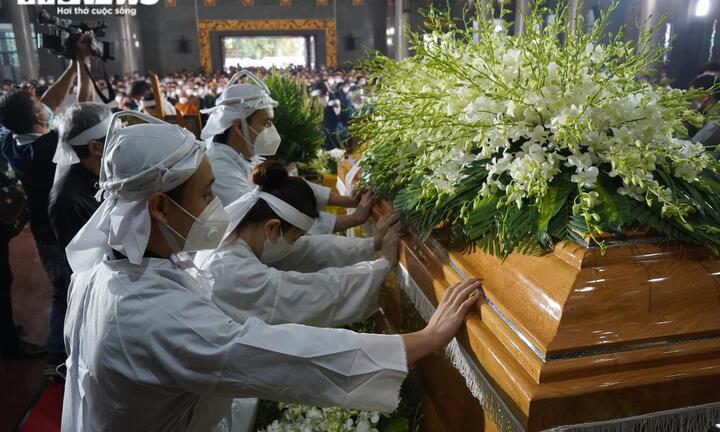 Xúc động lễ truy điệu, tiễn đưa Phó Chủ tịch Thường trực UBND TP.HCM Lê Hòa Bình