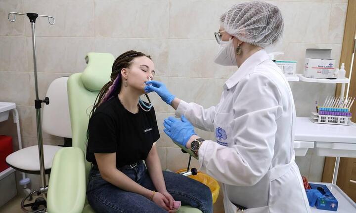 Nga đăng ký vaccine ngừa COVID-19 dạng xịt mũi đầu tiên trên thế giới