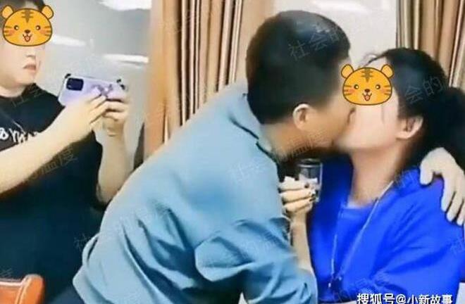 Màn cưỡng hôn bạn học trong buổi họp lớp khiến dân mạng phẫn nộ 