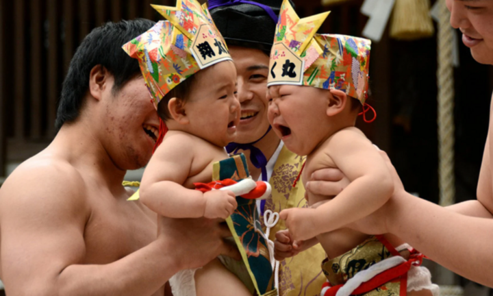 Kỳ lạ lễ hội thi khóc chỉ có ở Nhật: Đeo mặt nạ quỷ, la hét để dọa trẻ con khóc