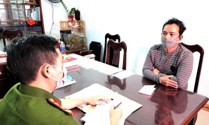 Thất nghiệp, hướng dẫn viên du lịch cướp điện thoại của nữ công nhân