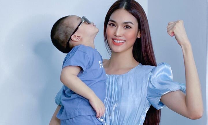 Sara Lưu khoe ảnh hai nhóc tì, cục cưng nhà Lan Khuê không hề kém cạnh 