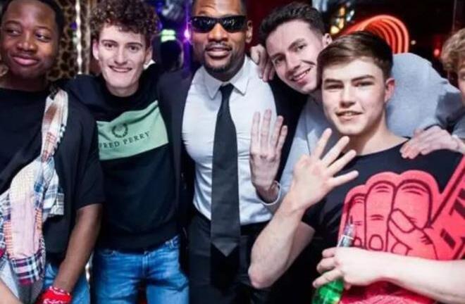 Người giống Will Smith được trả 5.000 USD để tái hiện cái tát tại Oscar 2022