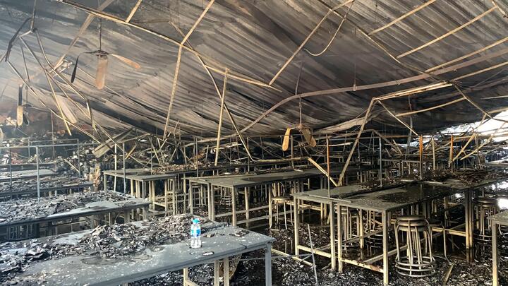 Ảnh: Hiện trường vụ cháy công ty may ở Bắc Giang khiến dãy nhà 700m2 đổ sập