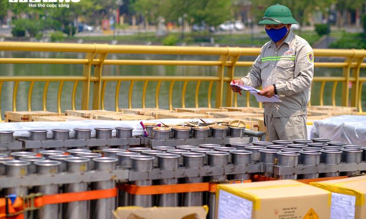 Cận cảnh trận địa pháo hoa tại lễ hội Đền Hùng 2022 trước giờ khai hỏa