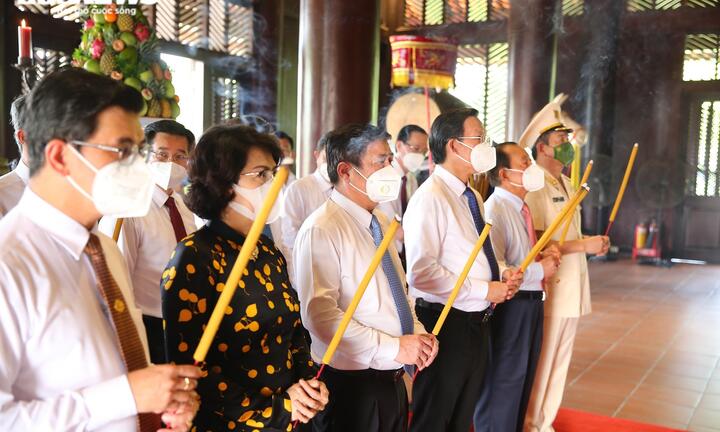 TP.HCM: Dâng hương tưởng nhớ các Vua Hùng