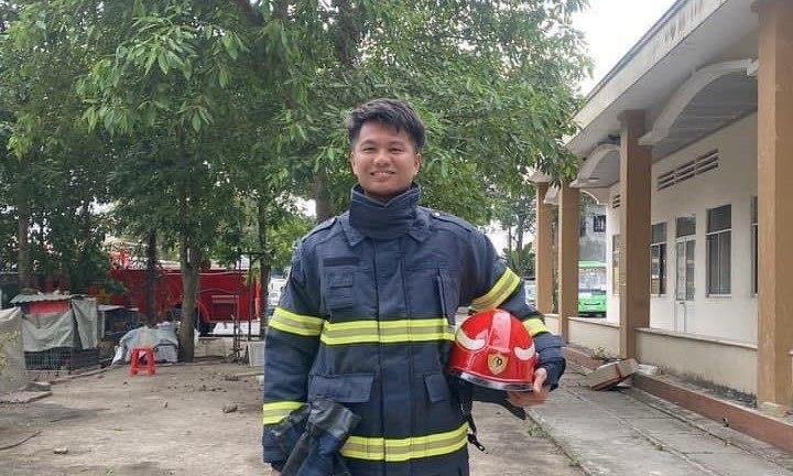 Thăng hàm vượt cấp cho trung úy cảnh sát cứu nhóm thanh niên đuối nước