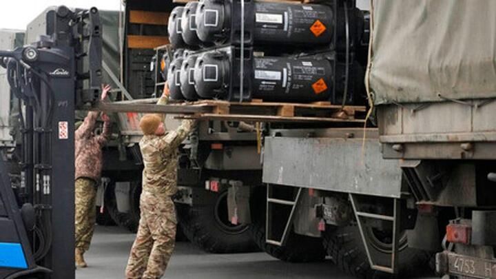 Mỹ khoe gửi vũ khí đến Ukraine mỗi ngày