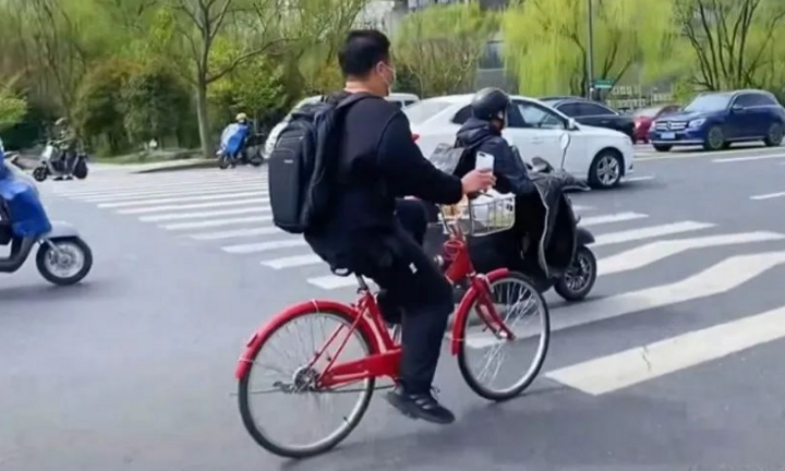 Học tiến sỹ 8 năm chưa ra trường, nghiên cứu sinh đi giao hàng nuôi gia đình