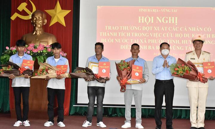 Bà Rịa-Vũng Tàu khen thưởng Đại úy Thái Ngô Hiếu và 5 cá nhân dũng cảm cứu người