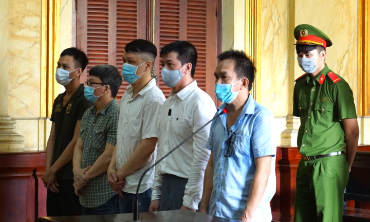 Cựu cán bộ công an bảo kê, góp vốn mở sòng bạc bị phạt 4 năm 6 tháng tù