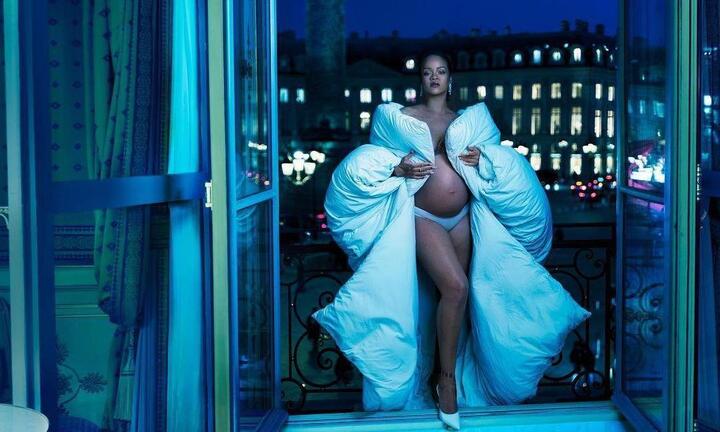 Sắp sinh, Rihanna vẫn tự tin khoe cơ thể gần như khỏa thân trên tạp chí 