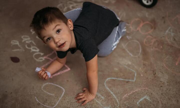 Cậu bé 5 tuổi ở Mỹ biết 10 thứ tiếng