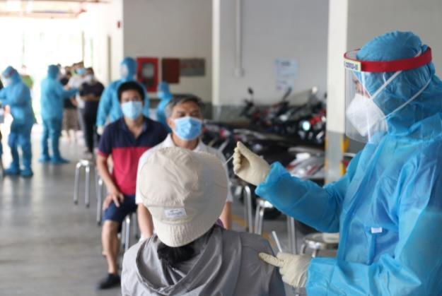 Số ca mắc mới COVID-19 giảm còn 18.474, ca tử vong thấp nhất trong 6 tháng qua