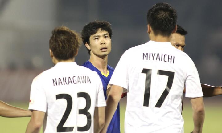 Công Phượng bênh vực Văn Toàn, nổi nóng với cựu sao Arsenal