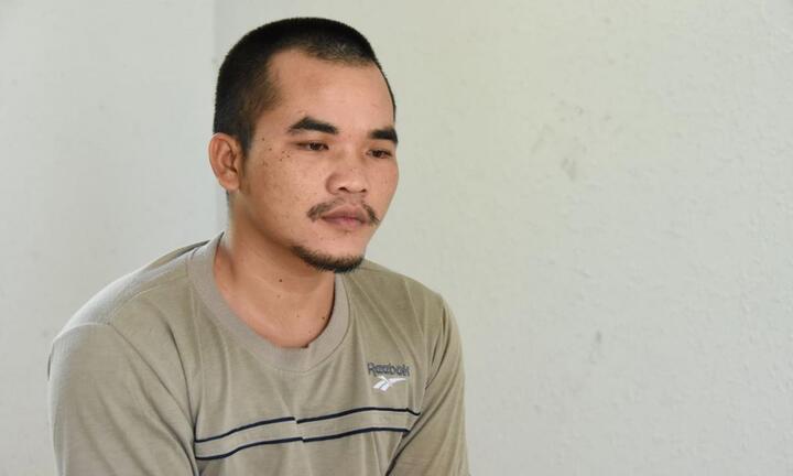 Dùng dao khống chế, hiếp dâm nữ chủ tiệm tạp hóa