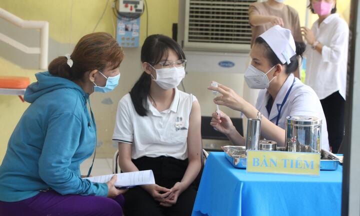 TP.HCM: Hơn 1.300 trẻ lớp 6 hoãn tiêm vaccine phòng COVID-19