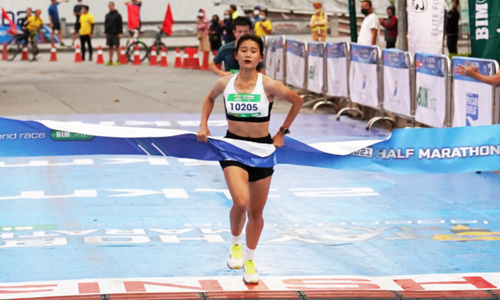 Tay Ho Half Marathon 2021 ghi nhận kỷ lục mới
