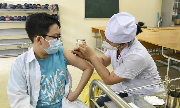 Gần 8.500 học sinh lớp 6 ở Hà Nội đã tiêm vaccine COVID-19