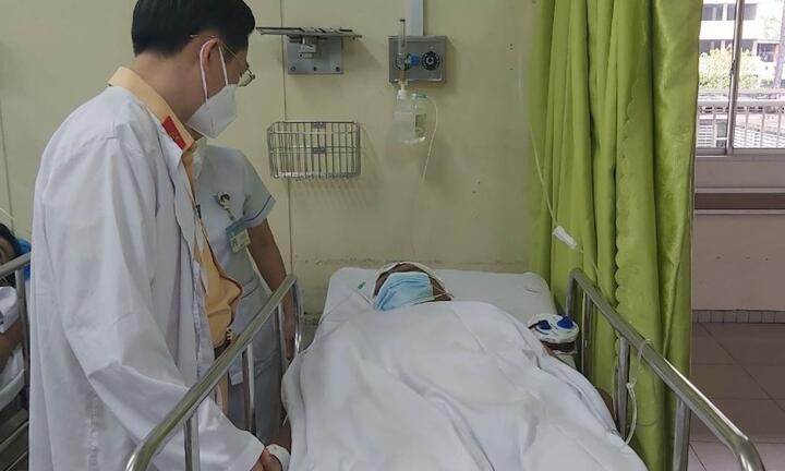 Nam thanh niên đi sai làn, tông thiếu tá CSGT chấn thương sọ não