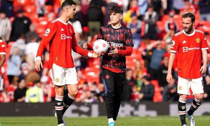 Khen ngợi Ronaldo, tiền đạo Man Utd bị Aguero mỉa mai