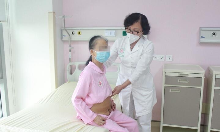 Cụ bà 71 tuổi mang khối u vùng bụng tương đương thai nhi 9 tháng tuổi