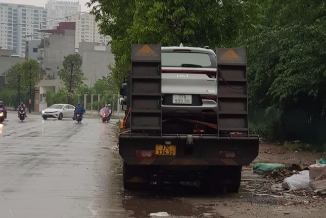 Kia Sonet biển ngũ quý 9 cập bến Hà Nội