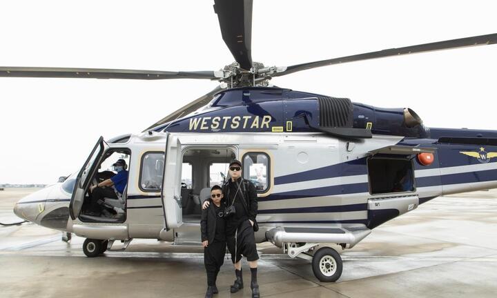 Đỗ Mạnh Cường đưa con trai đi chơi bằng máy bay trực thăng