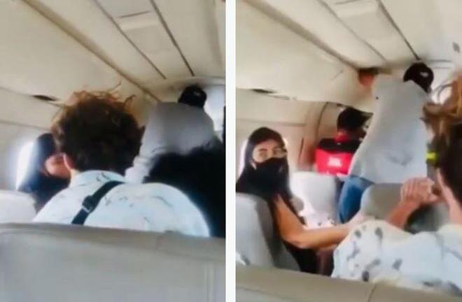 Cửa máy bay bật mở giữa trời, hành khách đứng giữ cho đến khi hạ cánh