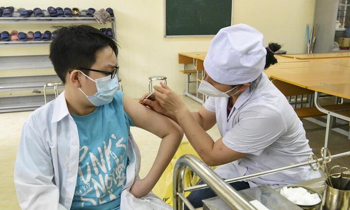 Trẻ 5-11 tuổi có thể gặp phản ứng gì sau tiêm vaccine COVID-19?