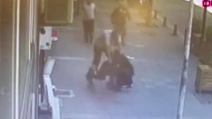 Video: Đánh phụ nữ giữa đường, người đàn ông nhận cái kết đắng