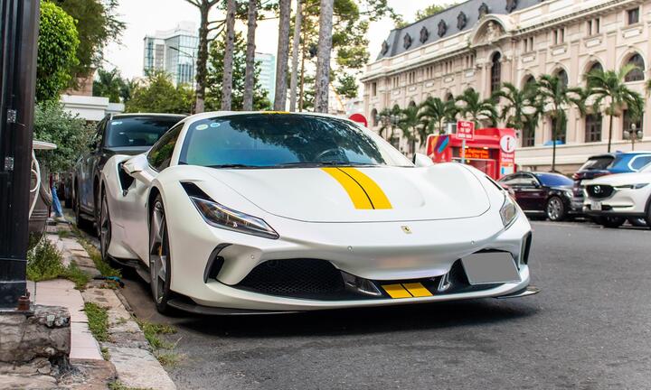 Ferrari F8 Spider được làm mới ngoại thất tại TP.HCM