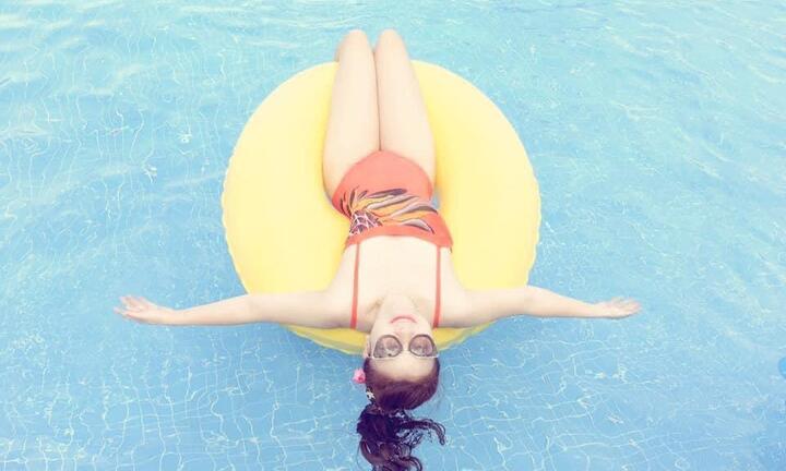 NSƯT Kim Oanh: Sắc vóc U50 nóng bỏng và quan niệm tình yêu khiến fan gật gù