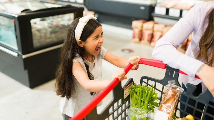 Cách xử lý sai lầm của cha mẹ khi trẻ tức giận