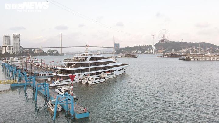 Nghỉ lễ 30/4-1/5: Hàng loạt tàu du lịch Hạ Long nguy cơ không thể xuất bến