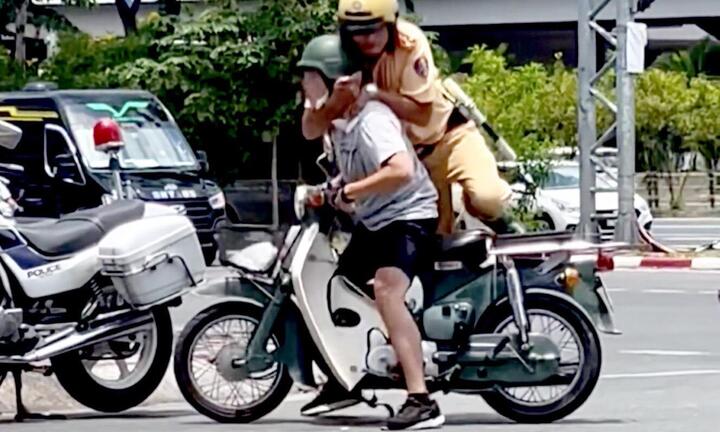 Xác minh clip CSGT ở TP.HCM khống chế, quật ngã người lái xe máy