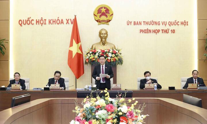 Bế mạc phiên họp thứ 10 của Ủy ban Thường vụ Quốc hội