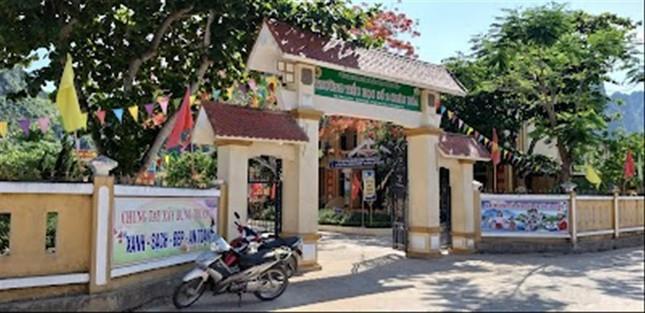 Hiệu trưởng cầm cố sổ đỏ nhà trường đi vay nặng lãi