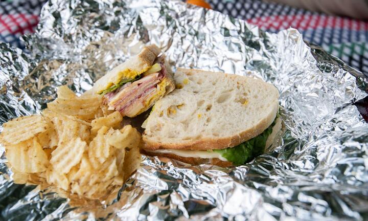 Giấy bạc bọc thực phẩm có gây hại sức khỏe?