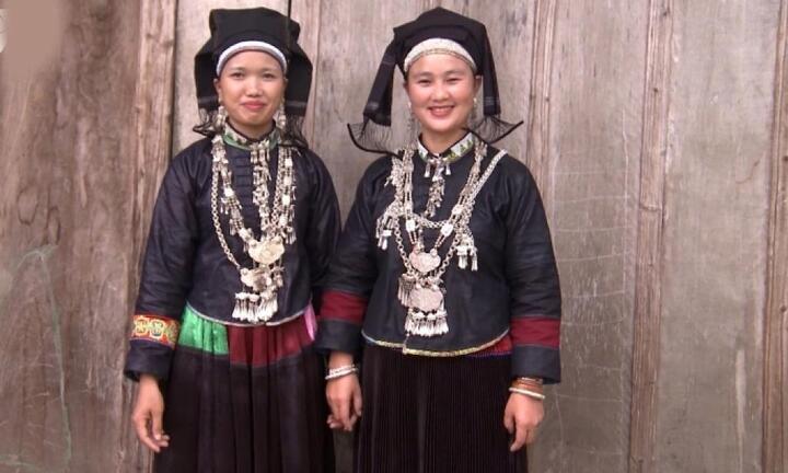 Ngắm trang phục độc đáo của phụ nữ Nùng Dín ở Lào Cai