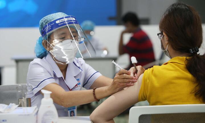 Chuẩn bị tiêm vaccine mũi 4 cho người từ 18 tuổi trở lên