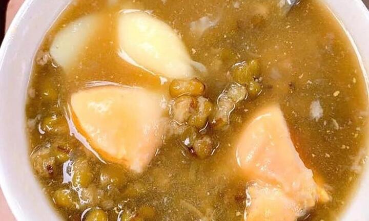 Chè đậu xanh ăn kèm với trứng vịt: Món nửa ngọt nửa mặn chỉ có ở miền Tây